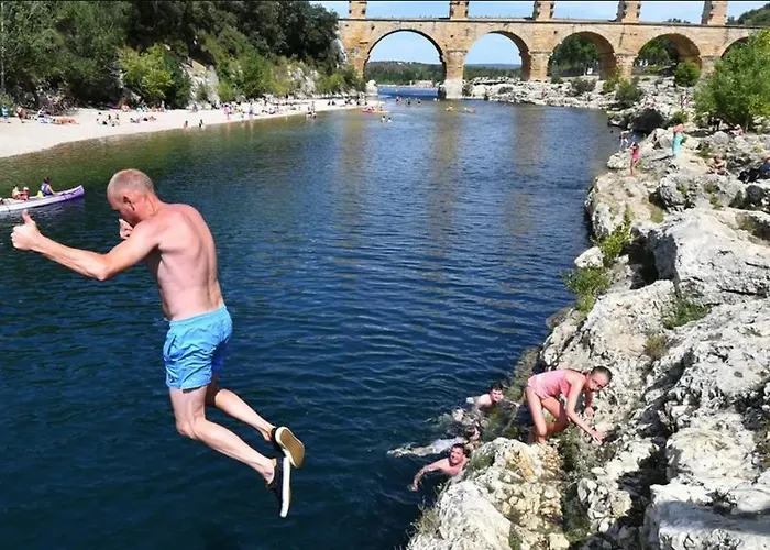 Evasion En Pleine Nature, Tipi Insolite Et Jacuzzi Au Pont Du Gard !